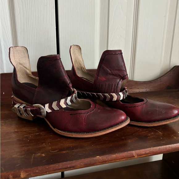 Freebird Blade Ankle Bootie - Picture 2 of 8